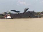 stopel-batubara-yang-berada-di-seberang-sungai-batanghari.jpg