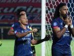 striker-andalan-arema-fc-fortes-merayakan-gol-yang-ia-ciptakan-di-laga-liga-1-indonesia.jpg