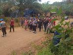 suasana-di-lokasi-penutupan-illegal-drilling-di-desa-pompa-air.jpg
