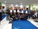 tak-kuat-tahan-air-mata-irfan-sujud-syukur-terpilih-jadi-pemenang-tribun-barber-day-out-2019.jpg