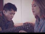 tangkapan-layar-video-clip-menghapus-jejakmu-yang-dinyanyikan-oleh-ariel-noah-dan-bcl.jpg