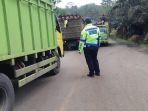 truk-macet-panjang-di-batanghari-nk.jpg