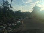 tumpukan-sampah-di-pinggir-ruas-jalan_20180116_082014.jpg