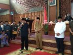 upaca-pelepasan-jenazah-zoerman-manap-di-gedung-dprd-provinsi-jambi-selasa-104_20180410_095400.jpg