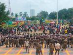 warga-demo-di-kantor-gubernur-jambi-3.jpg