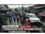 warga-gempar-peringatan-tsunami.jpg