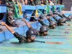 yonif-4-marinir-juara-lomba-renang-militer-binsat-marinir-2018_20181012_231654.jpg