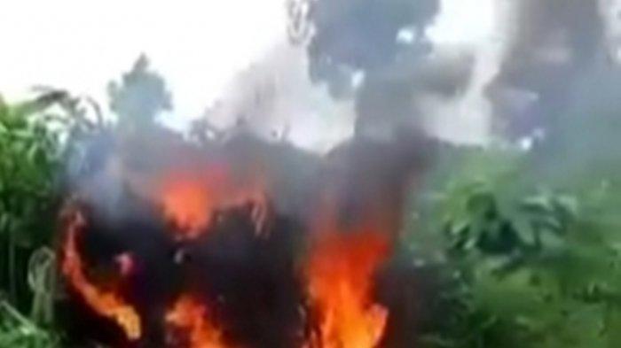 Warga di Batang Bakar Motor yang Diduga Milik Pelaku Pencurian Kentang