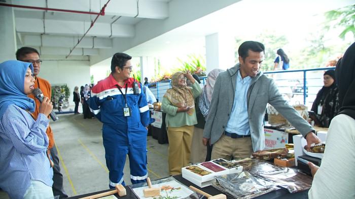 PELATIHAN UMKM - Kilang Pertamina Internasional (KPI) RU IV Cilacap memberikan pelatihan tahap 2 UMK Academy Regional 2025 sekaligus pameran UMKM di area Head Office (HO) Kilang Cilacap, Jumat (5/12/2025). 
Kegiatan ini sebagai dukungan penuh terhadap program Pertamina UMK Academy 2025, yang menjadi wadah peningkatan kapasitas dan daya saing UMKM binaan.