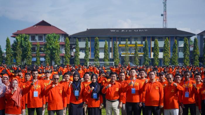 13012026 Rektor UMP Purwokerto Prof Jebul Suroso melepas mahasiswa KKN ke Banyumas dan Tegal