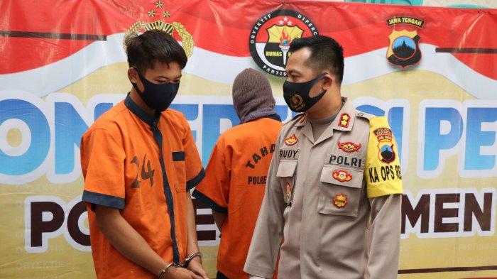2 pelaku pencabulan gadis di bawah umur saat gelar perkara di Polres Kebumen.