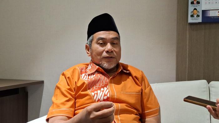 TARGET PERBAIKAN JALAN - Anggota Komisi C DPRD Kota Semarang, Agus Riyanto Slamet saat wawancara di kantornya, pekan ini.