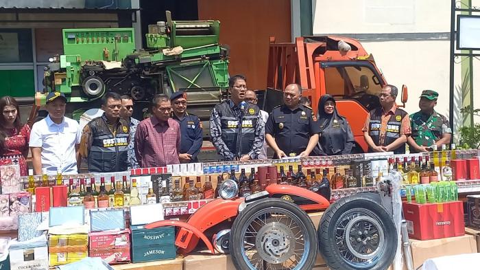 20250310_Konferensi pers penindakan Bea Cukai per September 2025 di APHT Kudus_1