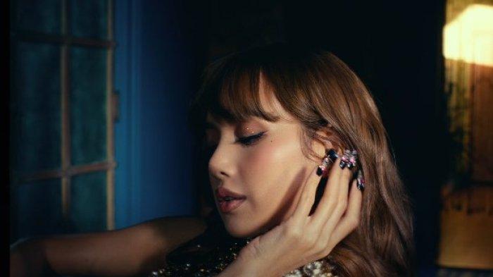 Lirik Lagu When I'm With You Lisa BLACKPINK feat Tyla, Lengkap dengan Terjemahan Indonesia