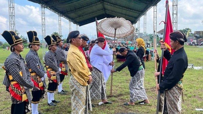 Grebeg Gunungan hingga Mobil Hias Meriahkan Kirab Budaya di Kecamatan Wonosobo