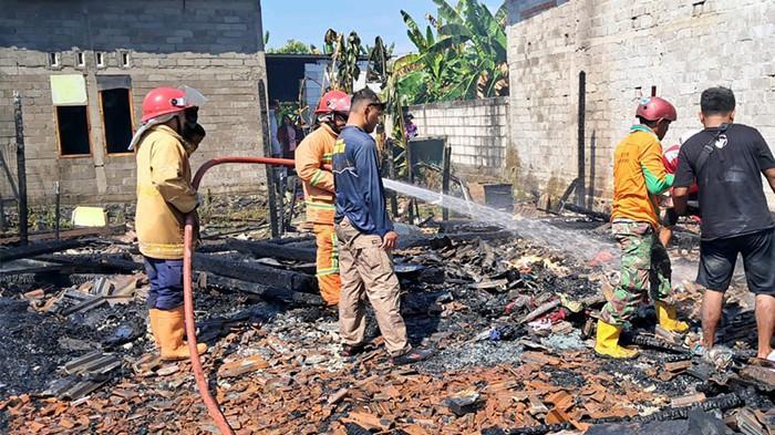 Kebakaran di Sukoharjo: Rumah Seisinya dan 2 Kambing Ludes Dilalap Api, Painah Pingsan