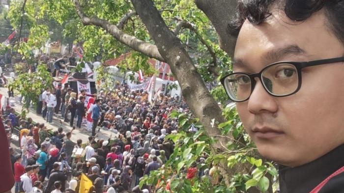 DEMO PATI: Aksi unjuk rasa digelar di kawasan Alun-Alun Kabupaten Pati, Rabu (13/8/2025). Wartawan Tribun Jateng, Mazka Hauzan Naufal, melaporkan dari lokasi. (TRIBUN JATENG/MAZKA HAUZAN NAUFAL)