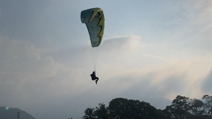 20250822 _ Terbang Paralayang di Kabupaten Semarang