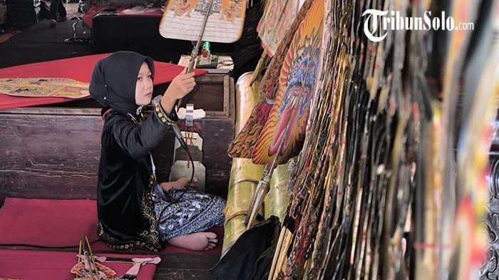Inilah Sosok Azkiya Qolbi, Dalang Cilik Perempuan Asal Klaten yang ...