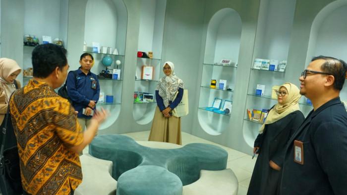 Bukan Sekadar Listrik, Srikandi PLN Tanamkan Semangat Peradaban di Unnes