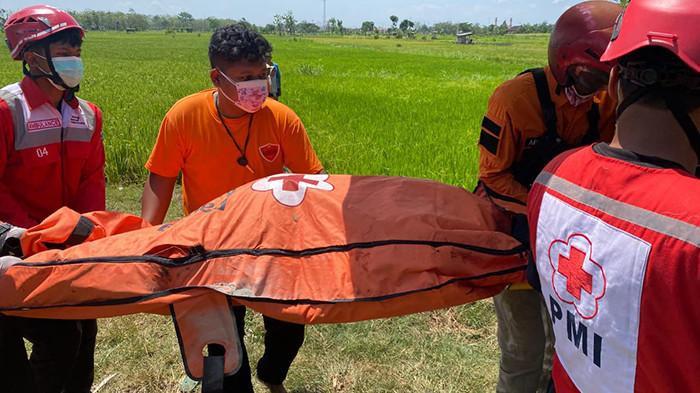 DITEMUKAN DI SUMUR - Jenazah pria asal Desa Saren, Kecamatan Kalijambe, Kabupaten Sragen pasca dievakuasi dari dalam sumur, Minggu (14/9/2025). Berdasarkan hasil visum, korban yang memiliki riwayat penyakit epilepsi diketahui sudah meninggal dunia sekitar lima hari lalu. (TRIBUN SOLO/ISTIMEWA)