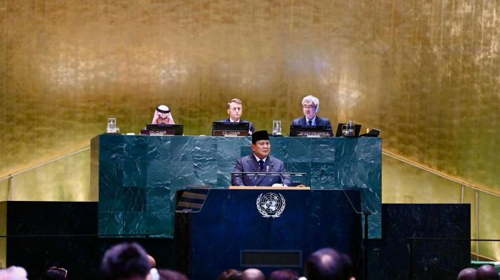 Lihat Foto Presiden Republik Indonesia, Prabowo Subianto saat pidato dalam Konferensi Internasional Tingkat Tinggi (KTT) untuk Penyelesaian Damai atas Masalah Palestina dan Implementasi Solusi Dua Negara yang digelar di Gedung Majelis Umum Perserikatan Bangsa-Bangsa (PBB), New York, Amerika Serikat, pada Senin (22/9/2025).