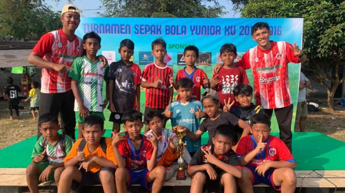 JUARA - SSB IM Purworejo KU2014 juara 3 Turnamen Sepakbola Yunior 2025 di Lapangan Garnizun Purworejo, Minggu 28 September 2025