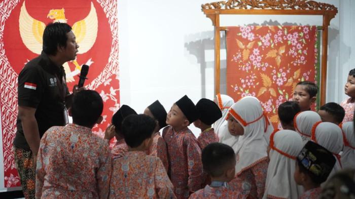 Belajar Budaya Sejak Dini, Anak PAUD Pekalongan Kunjungi Museum Batik