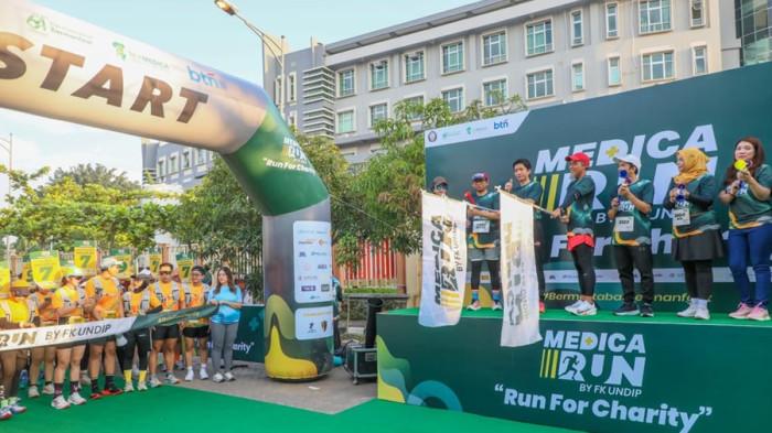 20251005 _ Sekda Jateng Sumarno Melepas Peserta Medica Run Undip