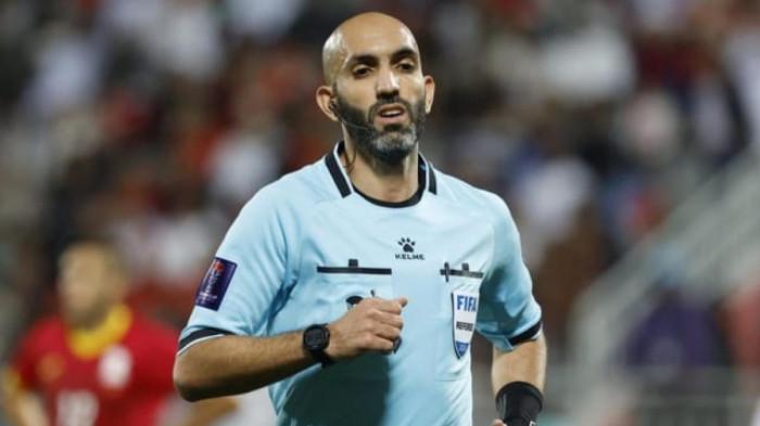 WASIT - Wasit asal Kuwait, Ahmed Al-Ali ditunjuk untuk pimpin laga Arab Saudi Vs Indonesia dalam putaran keempat Kualifikasi Piala Dunia 2026 Zona Asia. Penunjukkannya dikecam fans Arab Saudi dan menuai protesan dari PSSI, Senin (6/10/2025).