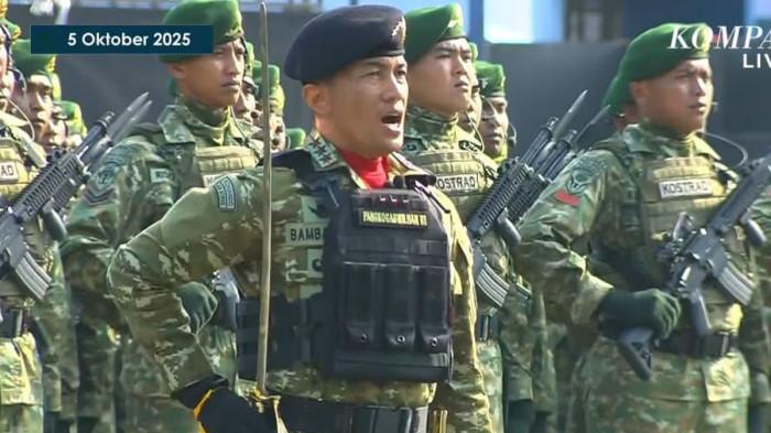PROFIL - Letjen Bambang Trisnohadi bertindak sebagai komandan upacara HUT ke-80 TNI di lapangan Monumen Nasional (Monas), Jakarta, Minggu (5/10/2025).