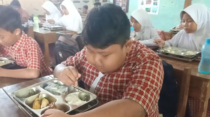 Anak-Anak Kirim 'Surat Cinta' Lewat Ompreng, Dapur Umum SPPG Kajen Terima Ragam Request Menu