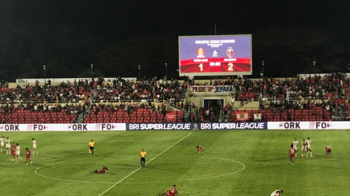KALAH TIPIS: Persijap Jepara harus mengakui keunggulan Bali United FC setelah kalah tipis 1-2 dalam laga pekan ke 8 BRI Super League 2025-2026. Pertandingan Persijap Jepara melawan Bali United FC digelar di Stadion Gelora Bumi Kartini (GBK) Jepara pada Minggu (19/10/2025). (TRIBUN JATENG/TITO ISNA UTAMA)