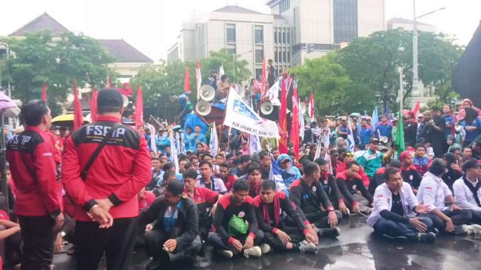 Upah Naik Tapi Hidup Tetap Sulit, Buruh Jawa Tengah Tuntut Kenaikan UMP 10,5 Persen di 2026