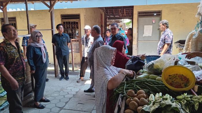 Kunlap Komisi II DPRD Kabupaten Tegal di Pasar Mejasem, Serap Aspirasi Perbaikan Lantai dan Atap