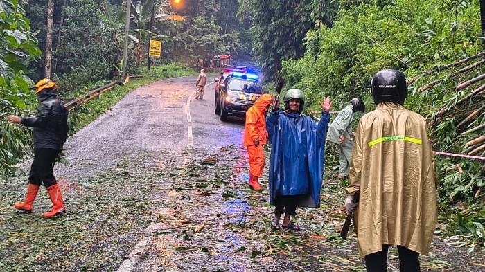 Peringatan Dini Cuaca Ekstrem Jawa Tengah Tiga Hari ke Depan Besok: Siaga Hujan Sangat Lebat
