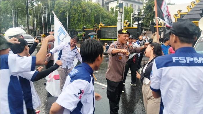 Buruh Lokal Kian Khawatir, Jumlah TKA Melonjak Pesat, Misal di eks Karesidenan Pekalongan