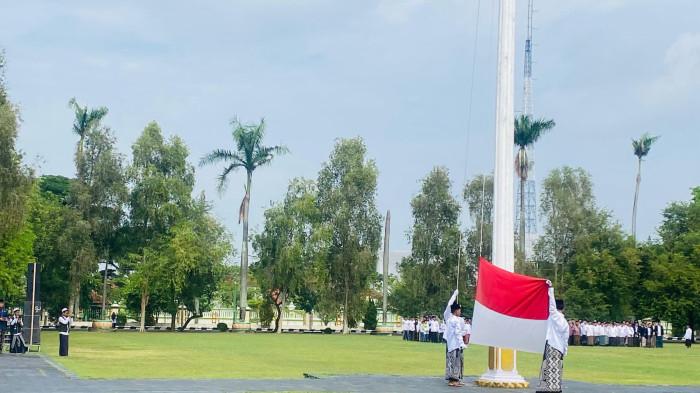Hari Santri 2025 di Kabupaten Tegal, Bupati Ischak: Jadilah Santri Berilmu, Berakhlak dan Berdaya