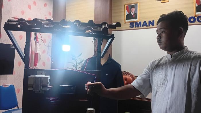 Dari Cacahan Sampah Plastik Disulap Jadi Genteng Smart Light Energy Skala Rumah Tangga dan Sekolah