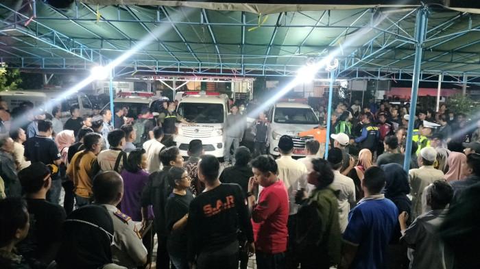 4 Jenazah Korban Kecelakaan Tol Pemalang Tiba di Kantor Kelurahan Bendan Ngisor