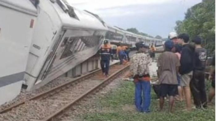 KA Purwojaya Gambir-Kroya Anjlok di Stasiun Kedunggedeh Bekasi