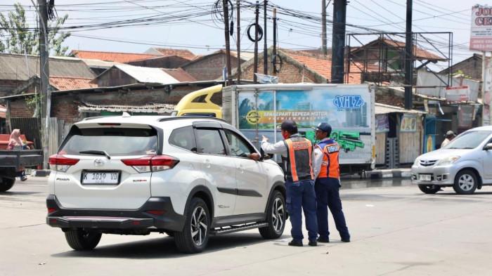 Pemprov Jateng dan Polisi Atur Lalin di Titik Banjir, Kemacetan Jalur Demak-Semarang Mulai Terurai