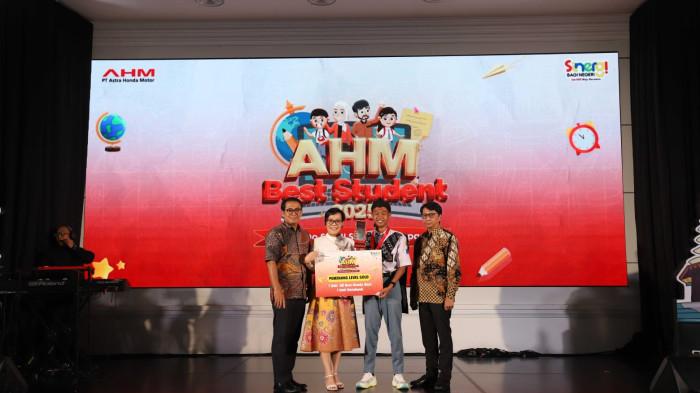 Bangga! Gen Z Asal Pati Jawa Tengah ini Raih Juara Pertama AHM Best Student 2025