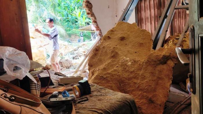 PT Star Janji Tanggung Semua Kerugian Warga Terdampak Longsor Tambang Kapur di Banyumas