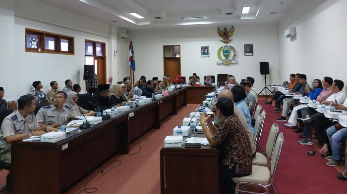 Audiensi Pedagang Pasar Wonokriyo dan Dinas Mentok, Ketua DPRD Kebumen: Konsultasi Ke Kemendagri