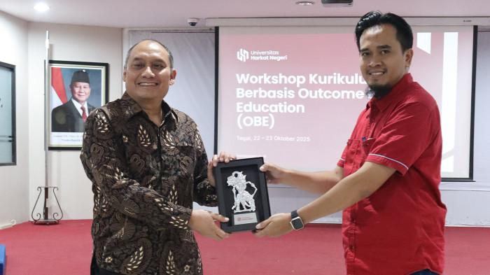 Universitas Harkat Negeri Tegal Gelar Workshop Kurikulum Berbasis Capaian Pembelajaran