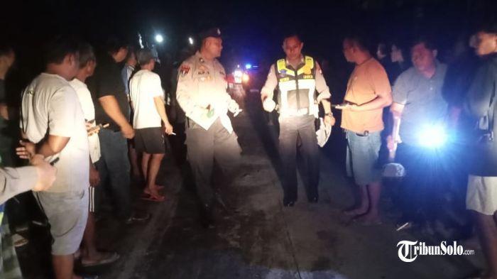 Suami Istri dan 2 Anak Kecil Tewas Ditabrak Lari di Sragen, Beat Tergelincir lalu Disambar Pikap