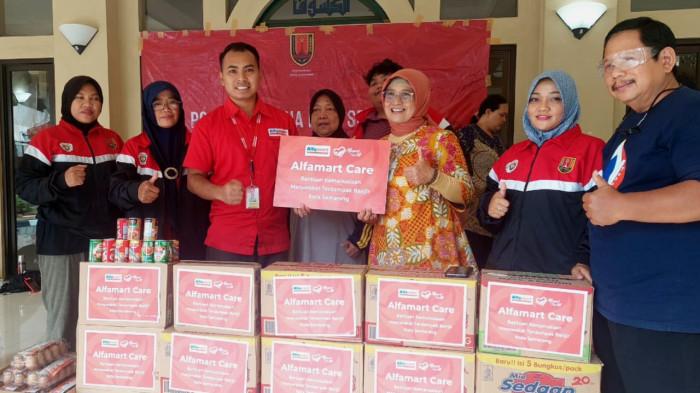 Respon Cepat Alfamart, Salurkan Bantuan Harian untuk Warga Terdampak Banjir di Kota Semarang