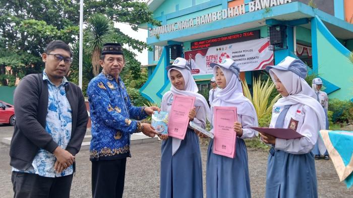 Novel Ujung Selalu Indah Karya Joko Riyanto Jadi Penyemangat Hari Sumpah Pemuda di SMAN 2 Tegal