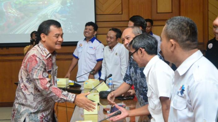 Dialog dengan Buruh, Gubernur Jateng Ahmad Luthfi Tampung Aspirasi tentang Upah Minimum